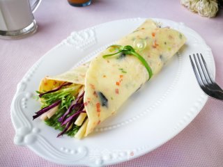 【烟台】海参蛋饼沙拉卷的做法