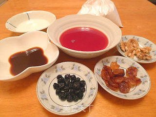 三色糯米糕的做法步骤：1