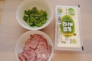 培根烧豆腐的做法步骤：1
