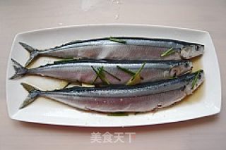 蒜烤秋刀鱼的做法步骤：4