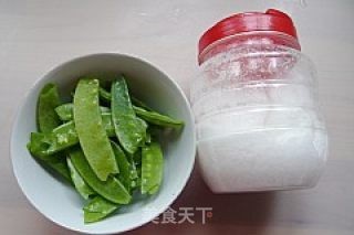清炒荷兰豆的做法步骤：1