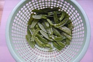 清炒荷兰豆的做法步骤：3