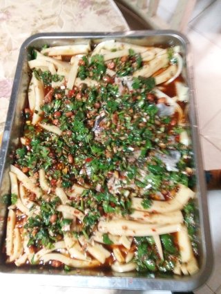 凉拌鲫鱼的做法