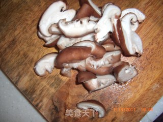 蒜毫炒香菇的做法步骤：4
