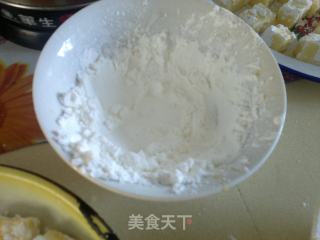蒙餐必点的拔丝奶豆腐的做法步骤：3