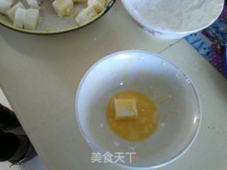 蒙餐必点的拔丝奶豆腐的做法步骤：4