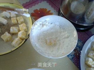 蒙餐必点的拔丝奶豆腐的做法步骤：5