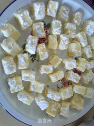 蒙餐必点的拔丝奶豆腐的做法步骤：6
