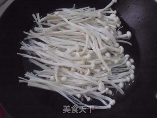辣辣的青瓜拌金针菇的做法步骤：3