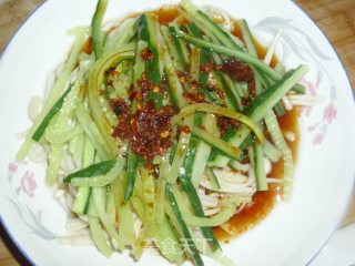 辣辣的青瓜拌金针菇的做法步骤：8