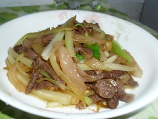 咸菜西芹炒牛肉的做法步骤：9