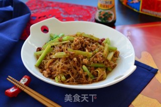【山东】肉末粉丝炒芹菜的做法