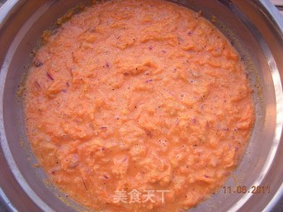 带着阳光的健康早餐——胡萝卜鸡蛋玉米面饼的做法步骤：4