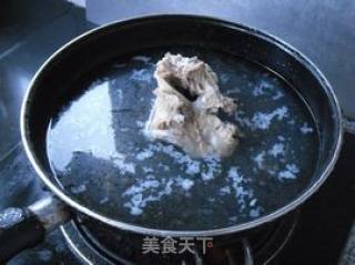脊骨热汤面的做法步骤：2