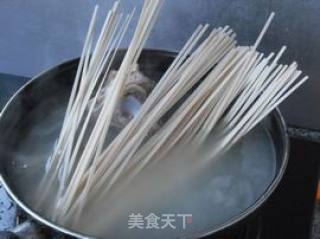 脊骨热汤面的做法步骤：6