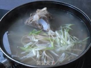 脊骨热汤面的做法步骤：7