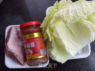 这样吃牛肉既快又嫩-------------辣白菜汆牛肉的做法步骤：1