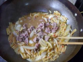 这样吃牛肉既快又嫩-------------辣白菜汆牛肉的做法步骤：9