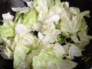 卷心菜炒腊肠的做法步骤：5