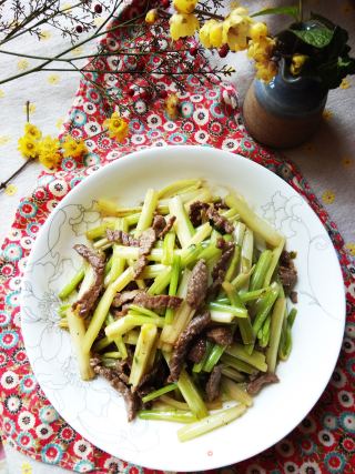 【四川】芹菜炒牛肉丝的做法