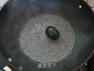 南昌特色皮蛋肉饼汤的做法步骤：1