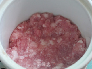 南昌特色皮蛋肉饼汤的做法步骤：2