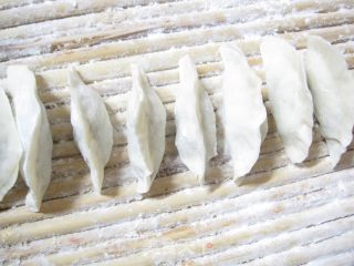 萝卜肉馅锅贴的做法步骤：4