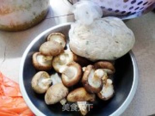 冬菇酿鱼肉的做法步骤：1