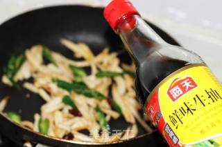 杭椒小炒手撕杏鲍菇的做法步骤：6