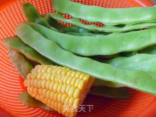 【换个花样吃米饭】---玉米豆角焖饭的做法步骤：1