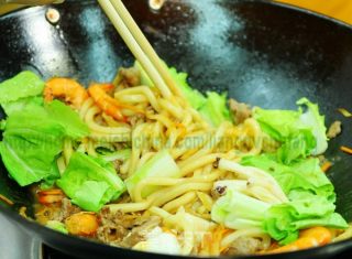 生炒三鲜乌冬的做法步骤：14