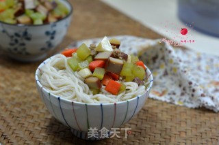 【北京】鸡蛋干笋丁拌面的做法