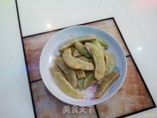 尖椒炒酸扁豆的做法步骤：1
