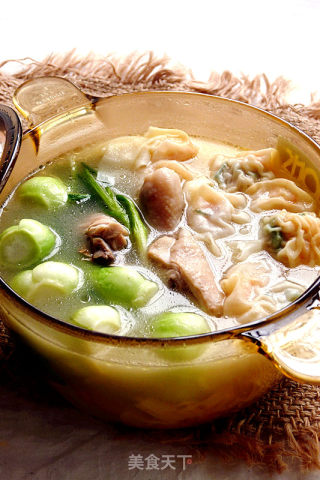 【广东】鸡腿馄饨浓汤煲的做法