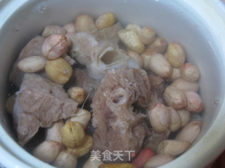 南昌特色花生猪肺汤的做法步骤：2