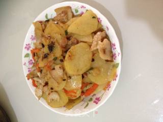 土豆片炒五花肉的做法