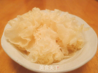 银耳雪梨冰糖水的做法步骤：4