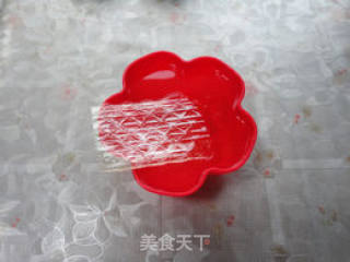 菠萝慕斯蛋糕的做法步骤：1