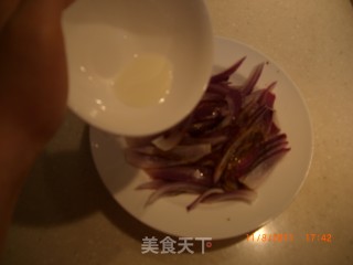 奶香洋葱丝的做法步骤：4