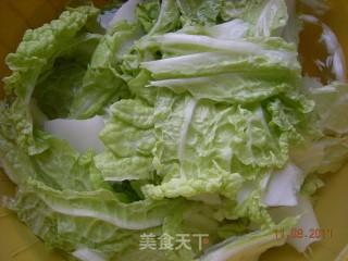 家常小菜——胡萝卜白菜的做法步骤：1
