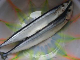 干煎秋刀鱼的做法步骤：2