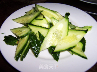 经典家常菜---黄瓜炒肉片的做法步骤：2