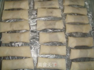 豆沙春卷的做法步骤：4