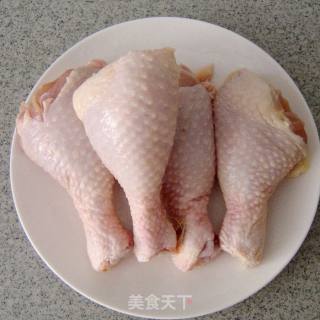 简单却可以让人称赞的的美味---------------蒜香油淋鸡腿的做法步骤：1