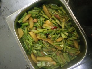 芹香土豆条的做法