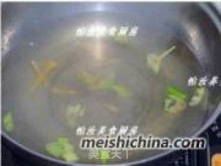 【营养早餐】换个方法吃馄饨---番茄猪肉馄饨的做法步骤：14