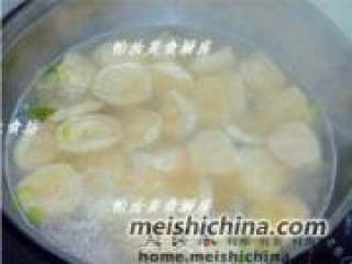 【营养早餐】换个方法吃馄饨---番茄猪肉馄饨的做法步骤：16