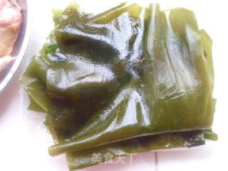海带鸡腿卷的做法步骤：3