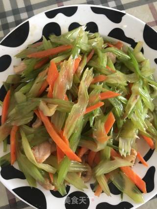 炒芹菜的做法
