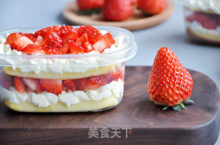 草莓奶油蛋糕盒子